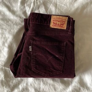 Levi’s 725 28x32 maroon boot cut high rise corduroy pants